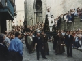 La procesión recorriendo lentamente las calles de Hondarribia en Semana Santa