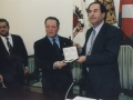 Concesión de la Insignia de Oro de Hondarribia al ex alcalde Alfonso Manuel Oronoz
