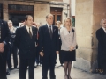 Borja Jauregi junto a Roman Sudupe y Esther Larrañaga a la entrada de la sesión plenaria de las Juntas Generales