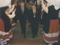 Visita del alcalde de Peñiscola : entrada de los alcaldes de Hondarribia y Peñiscola al Ayuntamiento