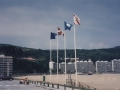 Banderas izadas en la playa de Hondarribia