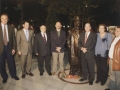 Alcaldes de la República del Bidasoa barojiana en la inauguración de la estatua de Pío Baroja en la Plaza de Ensanche