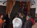 Alcaldes y representantes municipales vascos visitando un museo