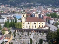 Vista de la basílica Wilten y el cementerio
