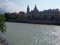 El río Inn a su paso por Innsbruck con los Alpes al fondo