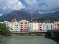 El río Inn a su paso por Innsbruck con los Alpes al fondo
