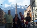 Alcaldes y representantes municipales vascos en la avenida principal de Innsbruck