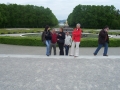 Alcaldes y representantes municipales vascos en los jardines del palacio de Herrenchiemsee