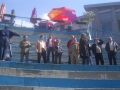 Alcaldes y representantes municipales vascos visitando el trampolín de esquí en Bergisel