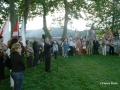 El párroco de Hondarribia bendiciendo el baluarte de la Reina el día de su inauguración