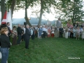El párroco de Hondarribia bendiciendo el baluarte de la Reina el día de su inauguración