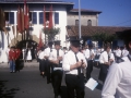 La banda de música en el desfile por las calles de Hondarribia en la Entrega de la Kutxa