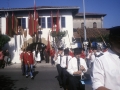 La banda de música encabeza el desfile que parte del Arco de la Hermandad de Pescadores el día de Santiago en la Entrega de la Kutxa