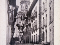 Reproducción de una postal de la Kale Nagusia de Hondarribia