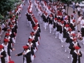 Desfile de una compañía por las calles de Hondarribia el día del Alarde