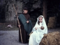 San José y la Virgen María con el Niño Jesús en un Belén viviente infantil