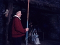 Pescador junto al portal de Belén viviente