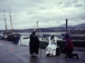 Pescador junto a San José y la Virgen María con el Niño Jesús del Belén viviente en el muelle de Veteranos