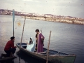 Pescador esperando en el muelle a la Virgen María con el Niño Jesús en el Belén viviente