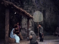 Pescadores saludando a Virgen María con el Niño Jesús en el portal de Belén viviente