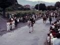 El Burgomaestre seguido de sus ayudantes desfilando por las cales de Hondarribia el día del Alarde