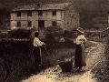 Reproducción de una postal de campesinas de Hondarribia