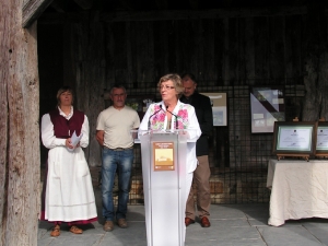 Maria Jesus Aranburu, Diputada de Cultura y Euskera en la inauguración de la Semana de la Sidra en Igartubeiti