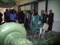 Grupo de personas en el interior de la central hidroeléctrica de Lamiategi