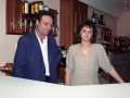 Pareja detrás de una barra durante los actos de inauguración de la sociedad Txantxiku Txoko