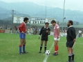 Partido de fútbol en el campo Azkoagain