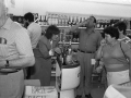 Degustación de bebidas en el supermercado Eroski, el día de su inauguración