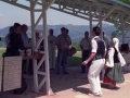 Actos de inauguración de las instalaciones de tiro al plato : dantzaris bailan frente a los asistentes, entre ellos Eli Galdos