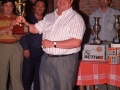 Entrega de un trofeo de tiro al plato