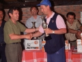 Entrega de un trofeo de tiro al plato