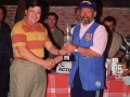 Entrega de un trofeo de tiro al plato
