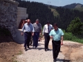 Eli Galdos junto con otros asistentes en la inauguración de las instalaciones de tiro al plato