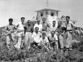 Grupo de montañeros con Ángel Sopeña el día de la inauguración