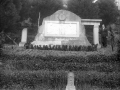 Monumento al médico Niceto Muguruza en Jardines