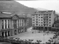 "Eibar. Ayuntamiento y la Plaza de Unzaga"