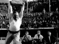 Txomin 110 kg-ko berunezko blokea altxatzen
