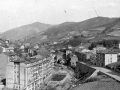 Calle Isasi, cauce del río Ego y casas del paseo de San Andrés