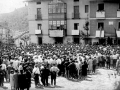 Concentración de los montañeros en la III Asamblea de la Federación Vasco-Navarra de Alpinismo en la Plaza del Alpinismo de Elgeta