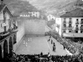 Partido de pelota en el frontón de Elgoibar durante las fiestas de San Bartolomé