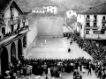 Partido de pelota en el frontón de Elgoibar durante las fiestas de San Bartolomé