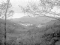 "Salinas de Leniz. Santuario de Dorleta y Salinas al fondo"