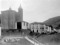"Lizarza. Iglesia Parroquial y vista parcial"
