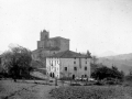 Vista de Olaberria, con la casa consistorial y la iglesia
