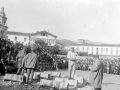 Apuesta entre los aizkolaris Arriya (Ignacio Orbegozo) y Kortaberri (Ignacio Elorza) en la plaza de Oñati