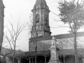 Estatua de Iparraguirre y la iglesia