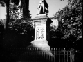 Estatua de Iparraguirre e iglesia de San Martín